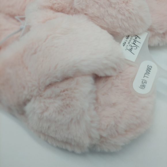 NWT 《 Rooted Soul 》 Blush Pink Soft Plush Faux Fur Slide Sandals Slippers 5/6 - Picture 4 of 5